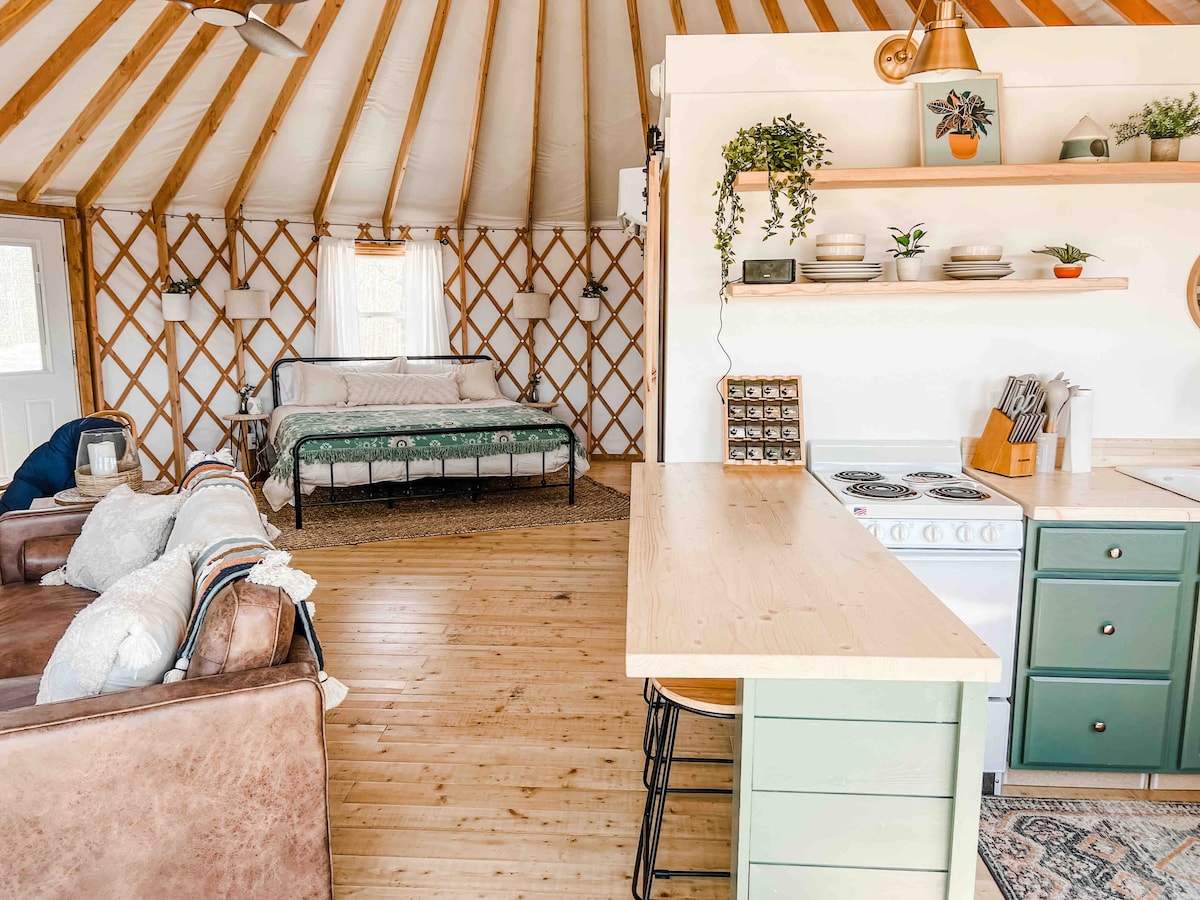 Cozy Private Luxury Yurt Mt View/HOT TUB / Wi-Fi