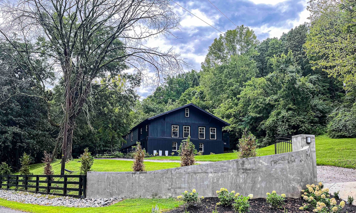 Sunnyside Manor 2 Home Barndominium -both included