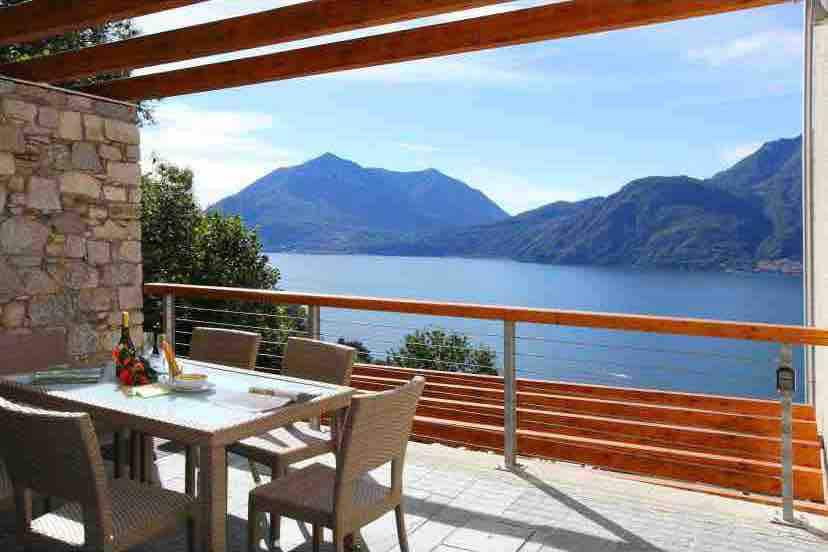 科莫湖（ Lake Como ）的壮丽景色和现代生活