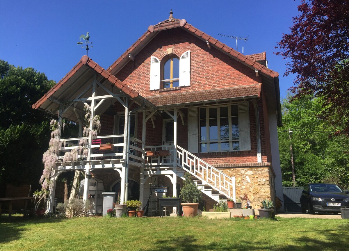 Une maison entière sur les bords de l'Oise