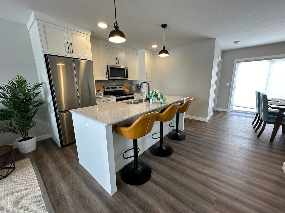 Brand new, Modern 3 Bedroom Townhome in Red Deer