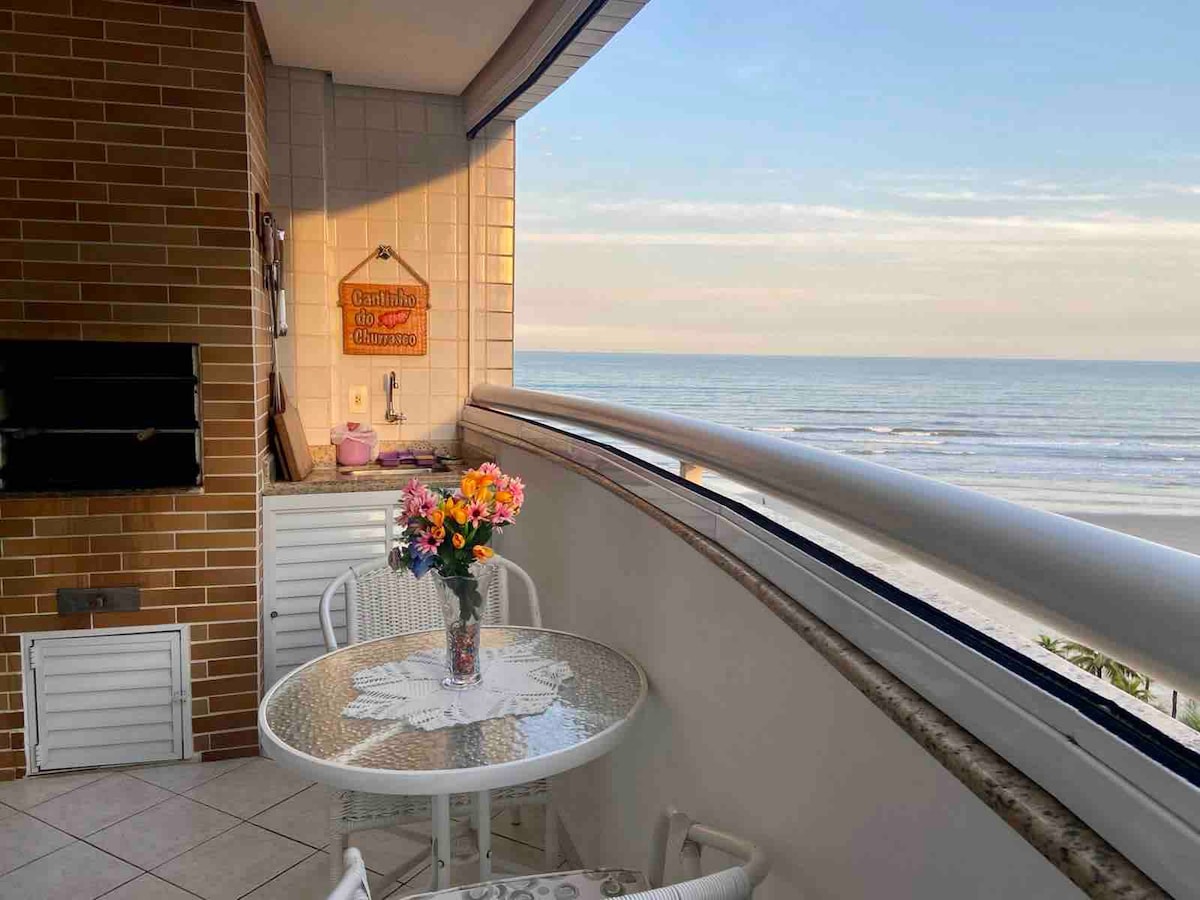 公寓设有美食阳台，面朝大海。