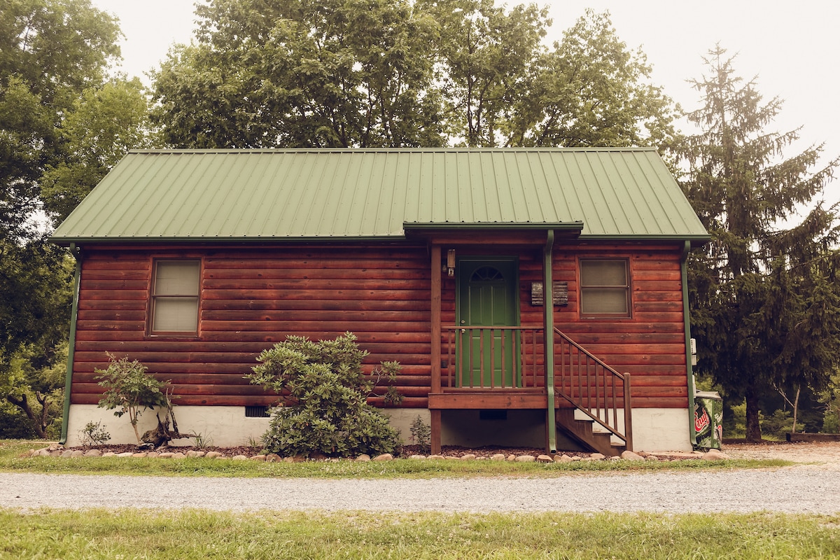 The American Cabin at Meredith Valley Farm/Cabins