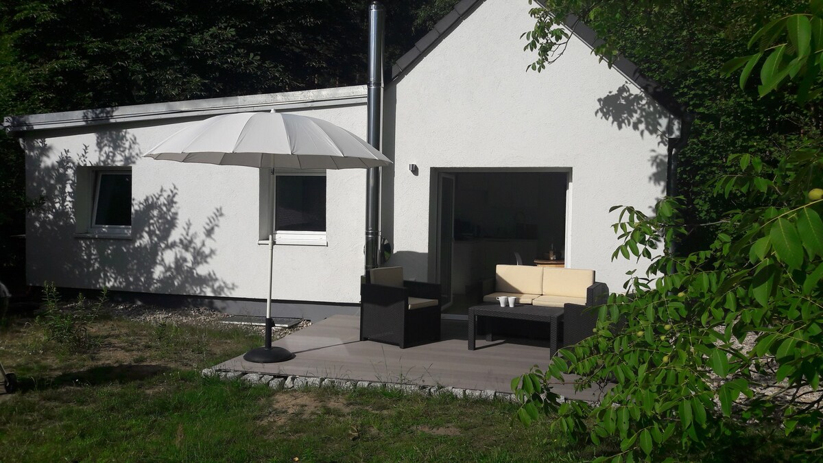 舒适的2卧室乡村小屋，毗邻森林和附近的柏林