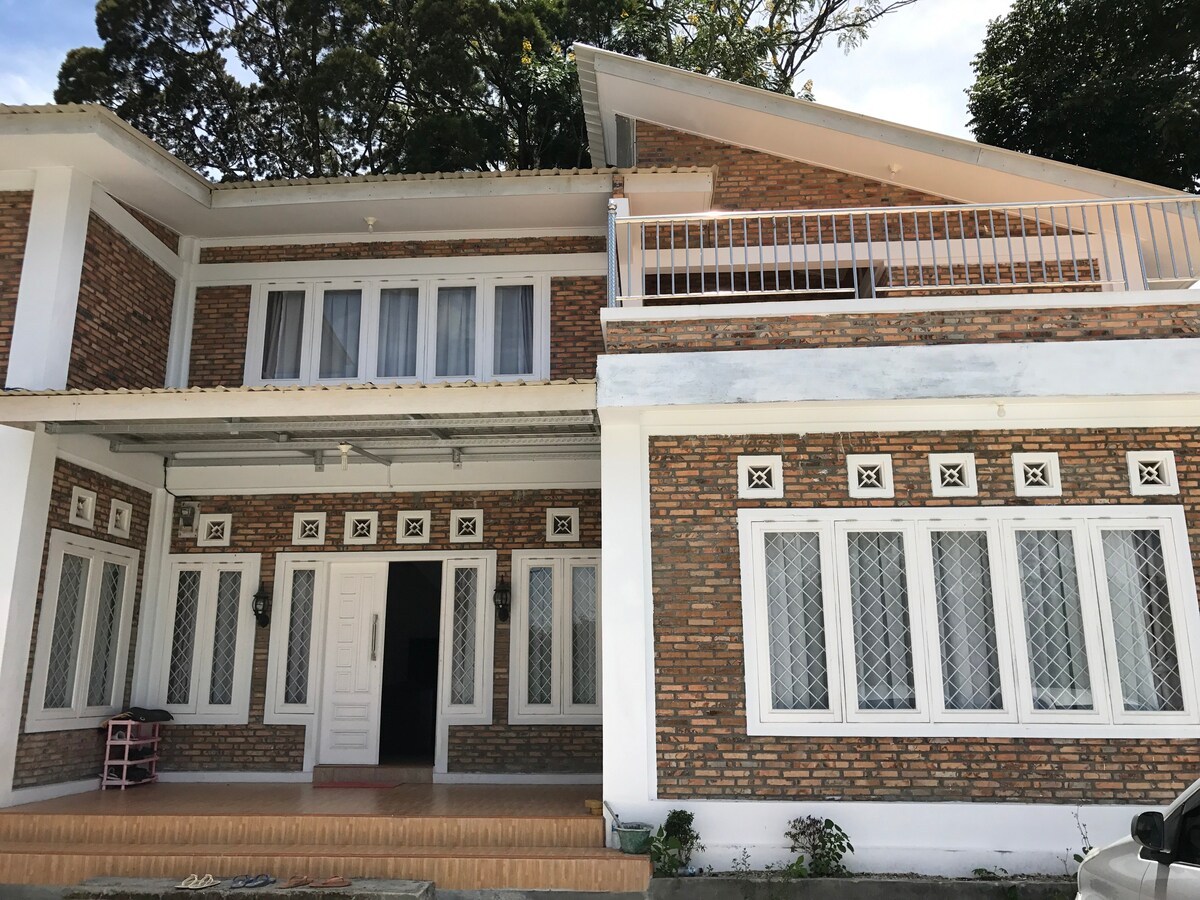 Romaris House - Siborongborong, North Tapanuli