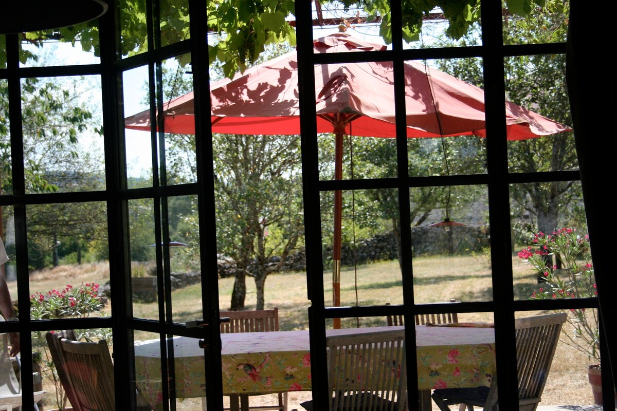 Maison avec piscine et tennis près de Rocamadour