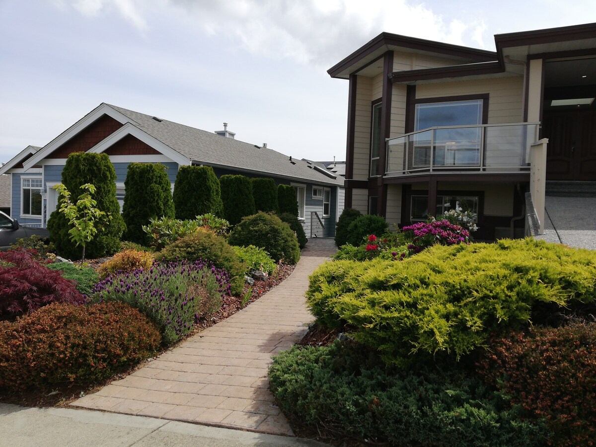 Nanaimo north oceanview home(北那耐磨海景之家)