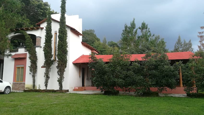 Cofradía de Suchitlán的民宿