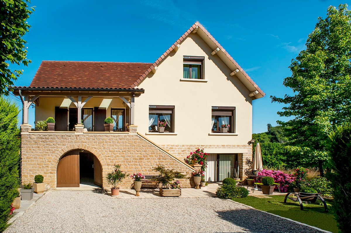 Caubesse, gîte de charme avec jardin, à Sarlat.