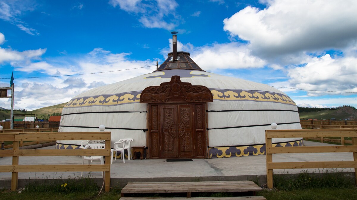 私人Ger -蒙古乌金营地