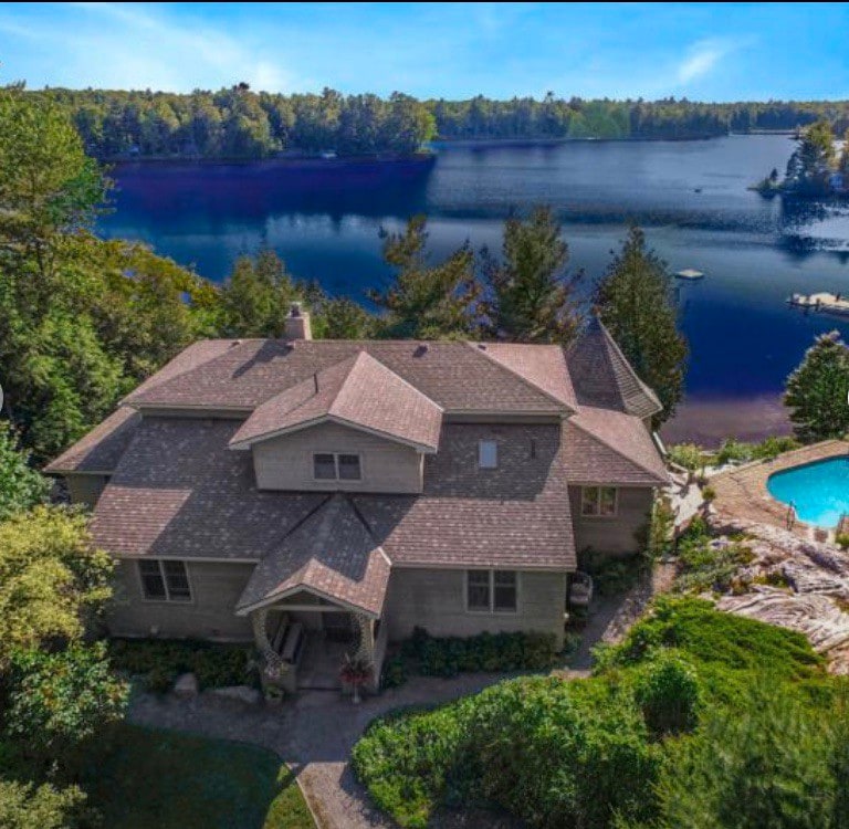 Moon Rock: The Muskoka Retreat