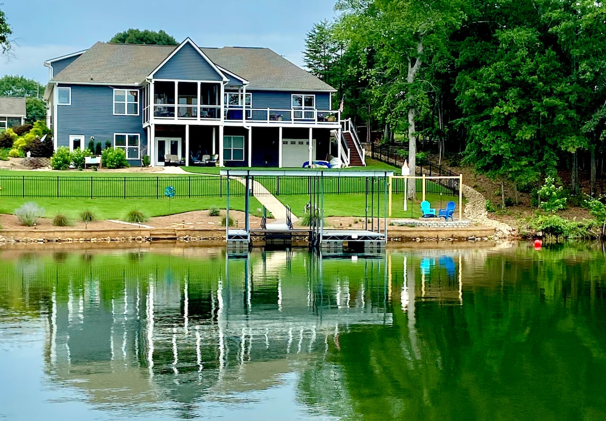 Blue Heron Hideaway Lakeside Retreat