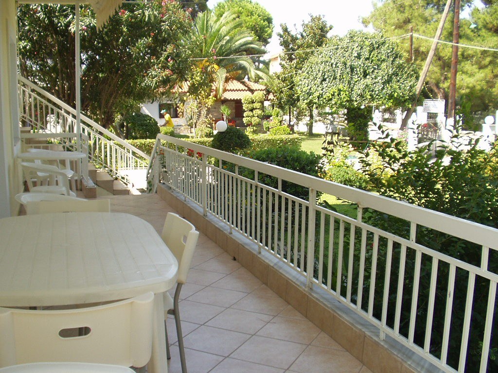 Two-Bedroom Apartment (front)/House Maria Manolaki