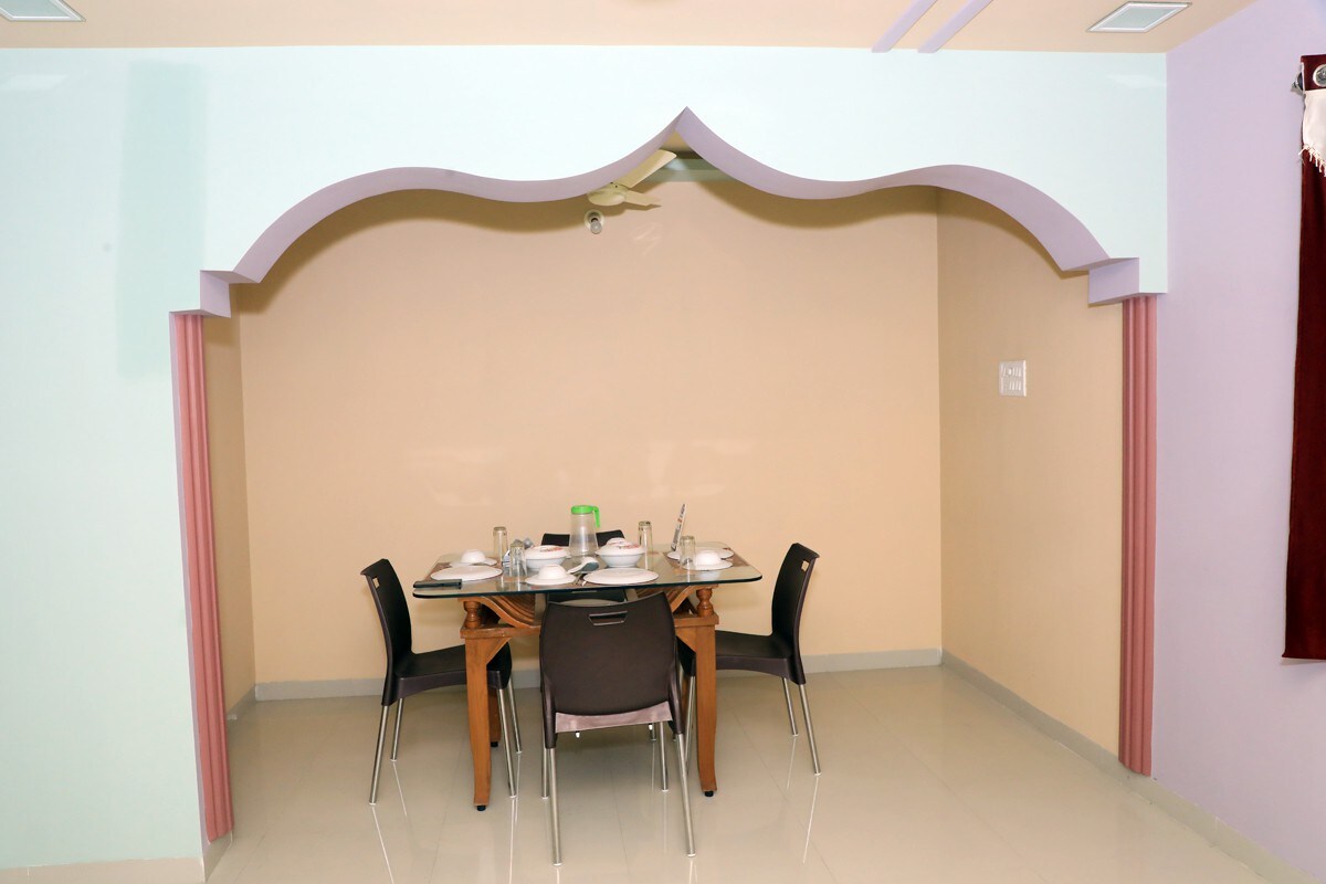 Lovely 2BHK modern flat w/ AC in Daman