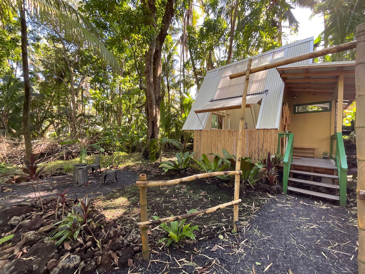 Big Island Bungalow - Oceanside Hawaii Hideout