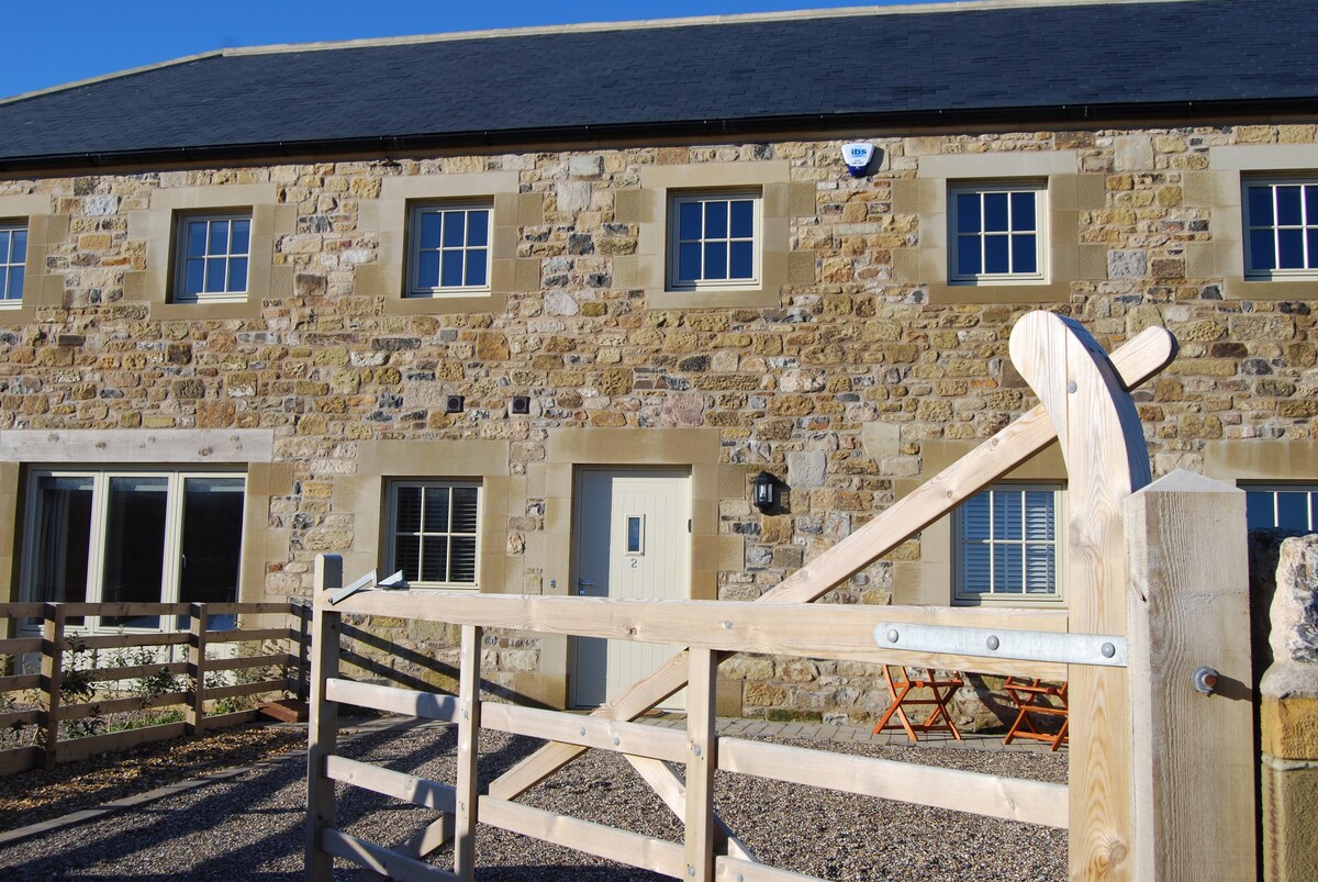 Luxury cottage with castle, sea and hill views