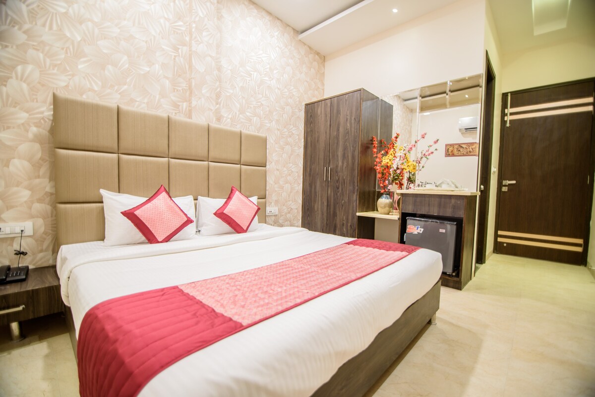 Super Deluxe Rooms by Luxurious Resort Stay