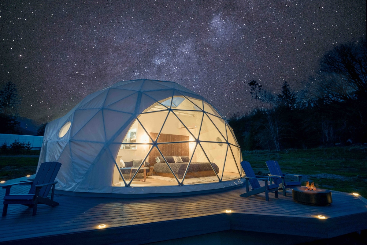 Stargazer Dome at Mt. Rainier. Views+ Games+Glamp