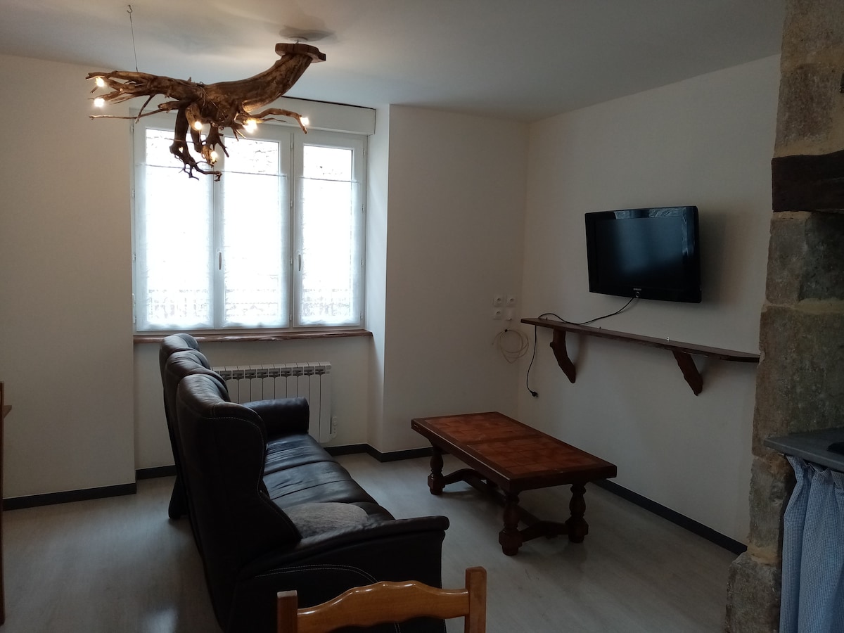 appartement au rez-de-chaussée avec une cour