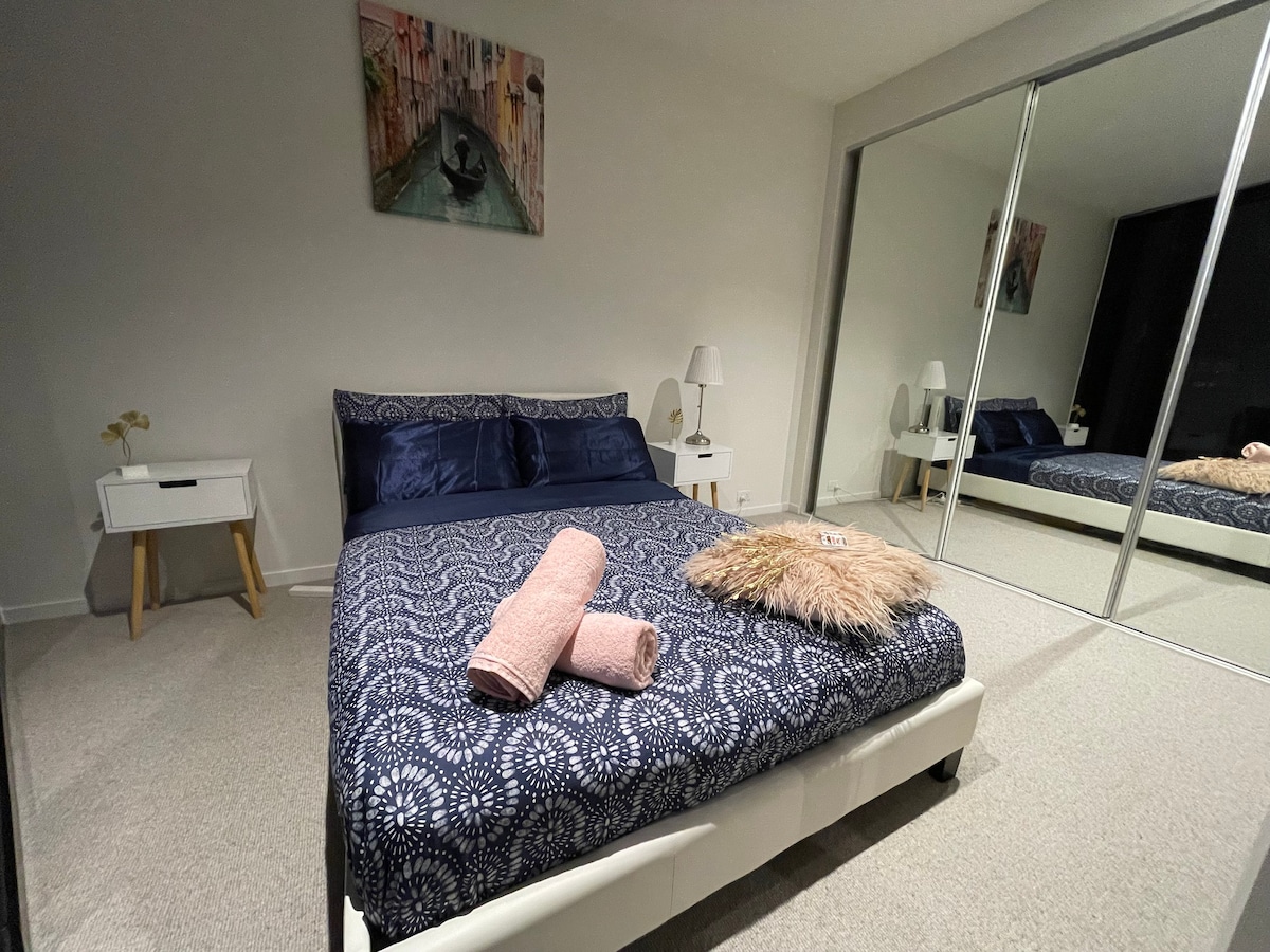 Experience Luxury at Southbank’s Newest Apt ★★★★★