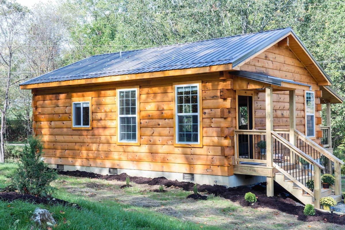 Charming | 4 Guest Cabin in Damascus, VA