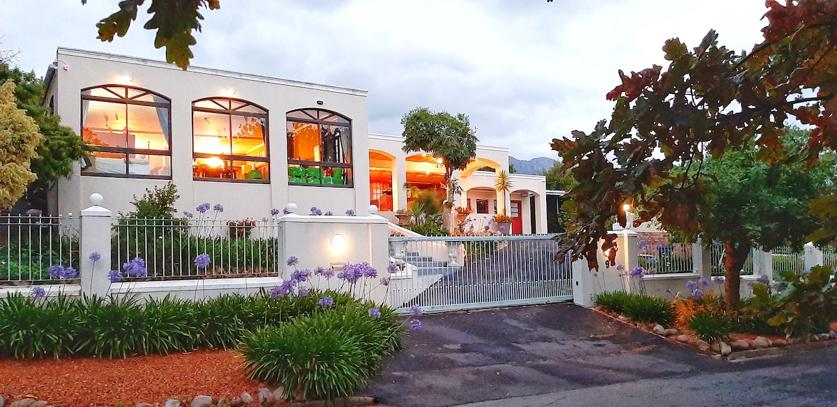 Stellenbosch -大型自助式单身公寓。