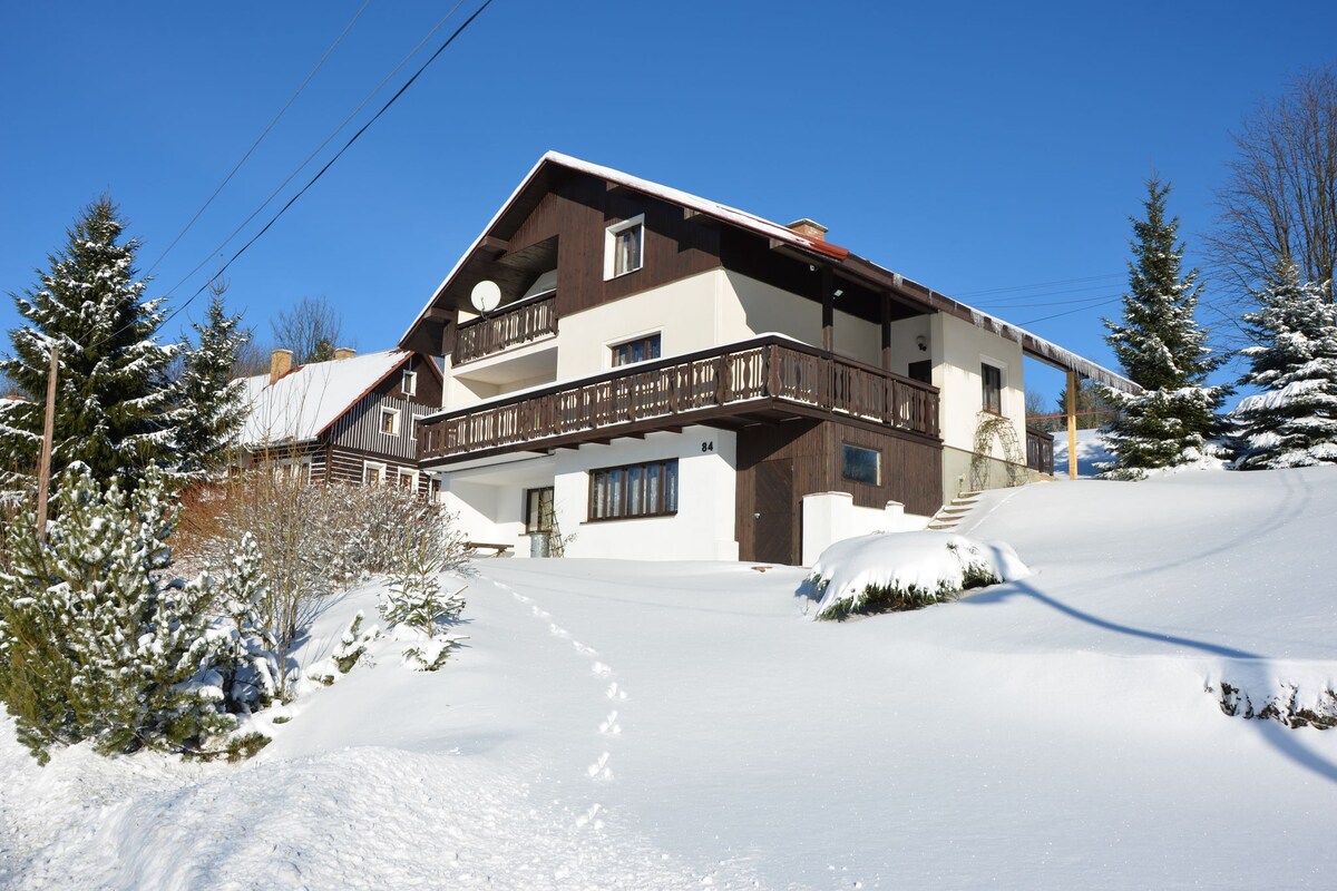 Spacious cottage in the Giant Mountains, 1 km from the skislopes