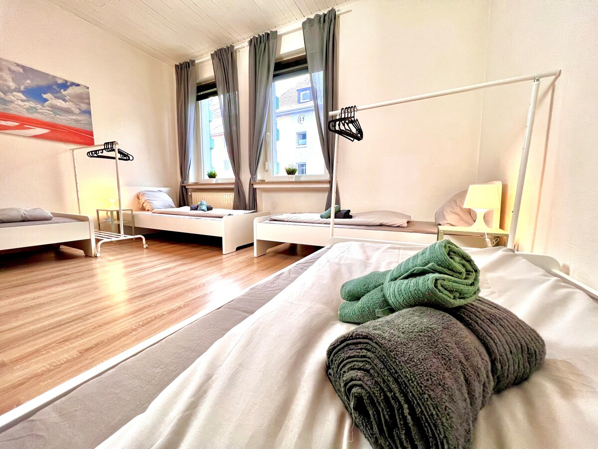 3间客房， 6张床， 7分钟到A1 ，位于哈根市中心