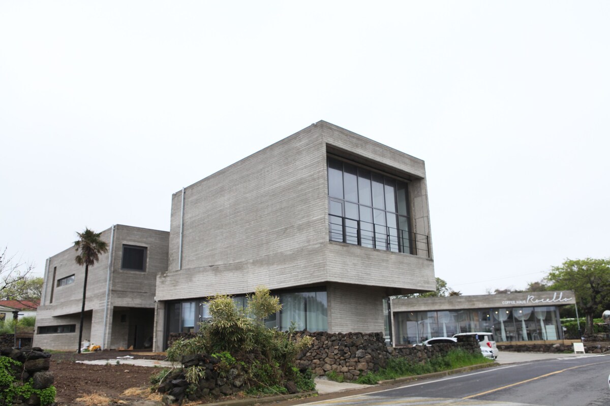 Arthouse Dodream “Myeongwolang” - West Hyeopjae, Aewol Accommodation in Jeju