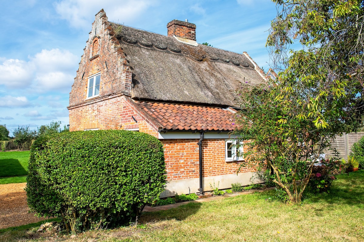 Charming country cottage hideaway