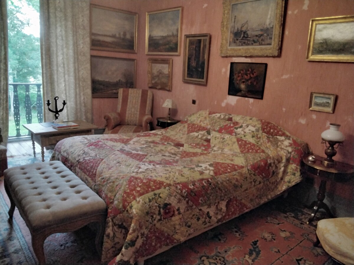 16世纪豪宅-红色卧室