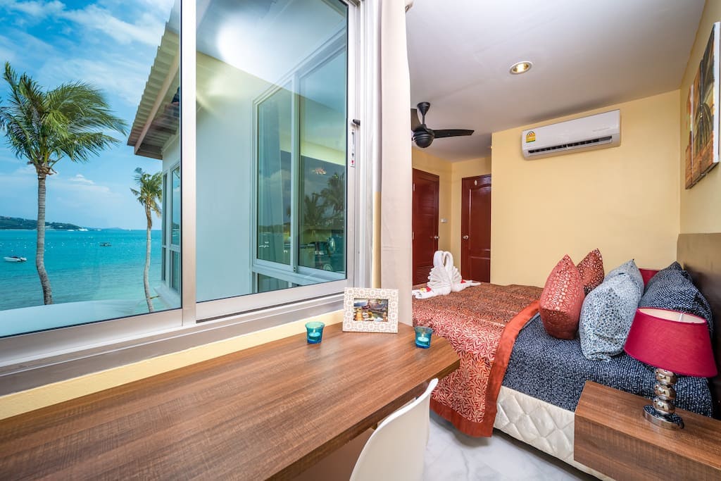 Beachfront 2 bedroom spectacular sea views