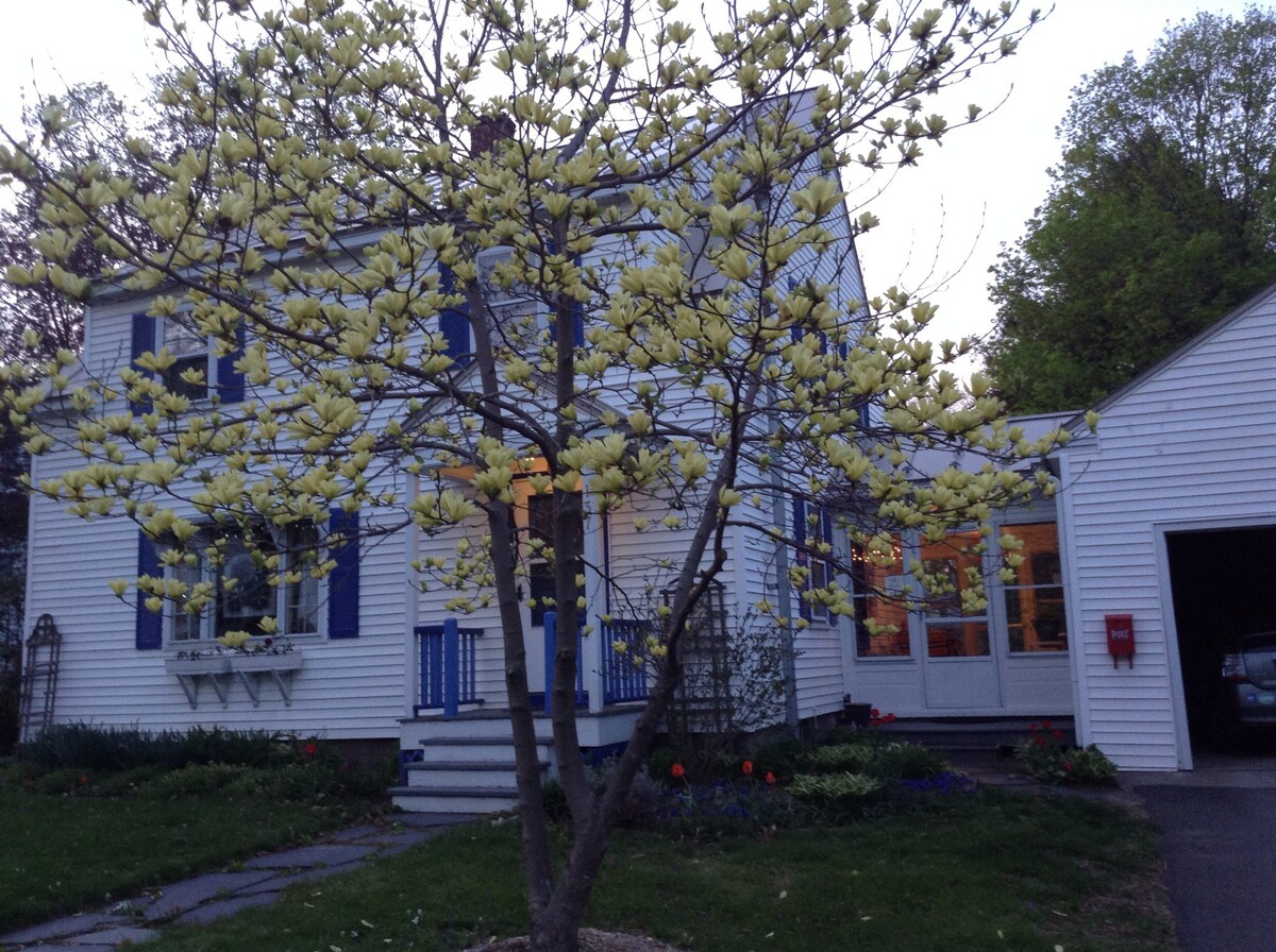 Maple St Guest Rm, Twin Beds, Brattleboro VT