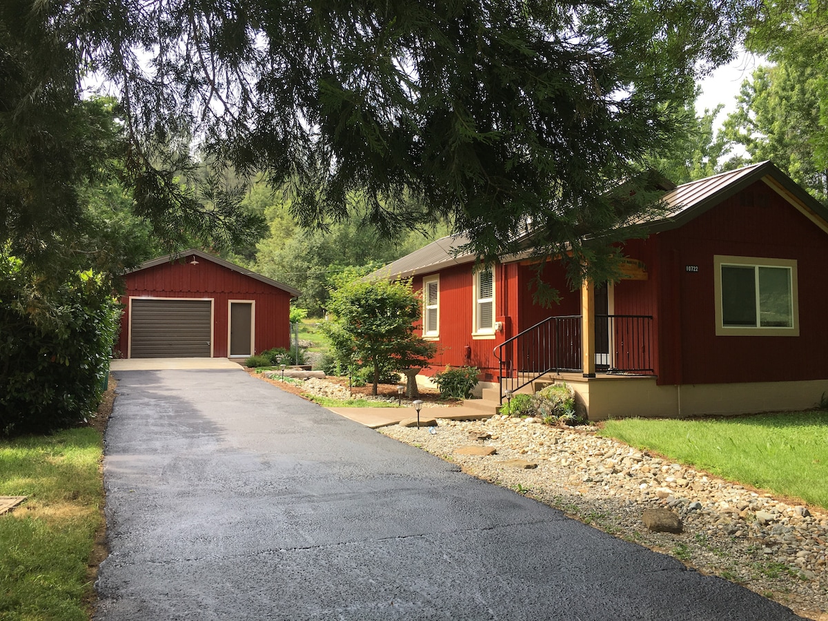 The Little Red House - In Historic "Old Shasta"