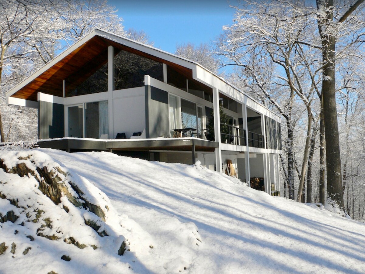 Hudson Valley mid century house w/ stunning views