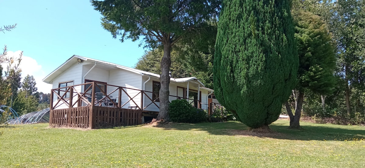 Acogedora cabaña en el campo.