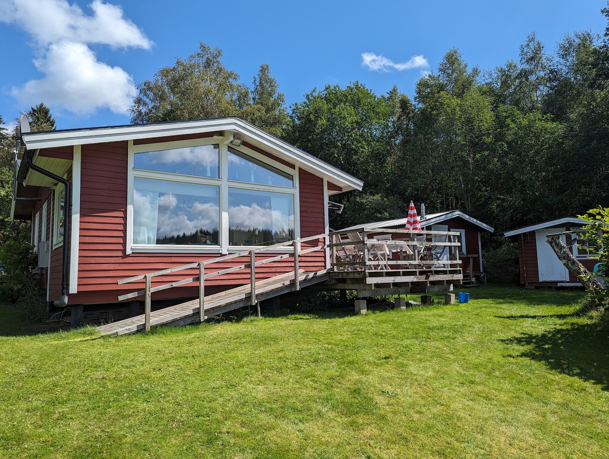 Malerisches Sommerhaus direkt am See, mit Sauna