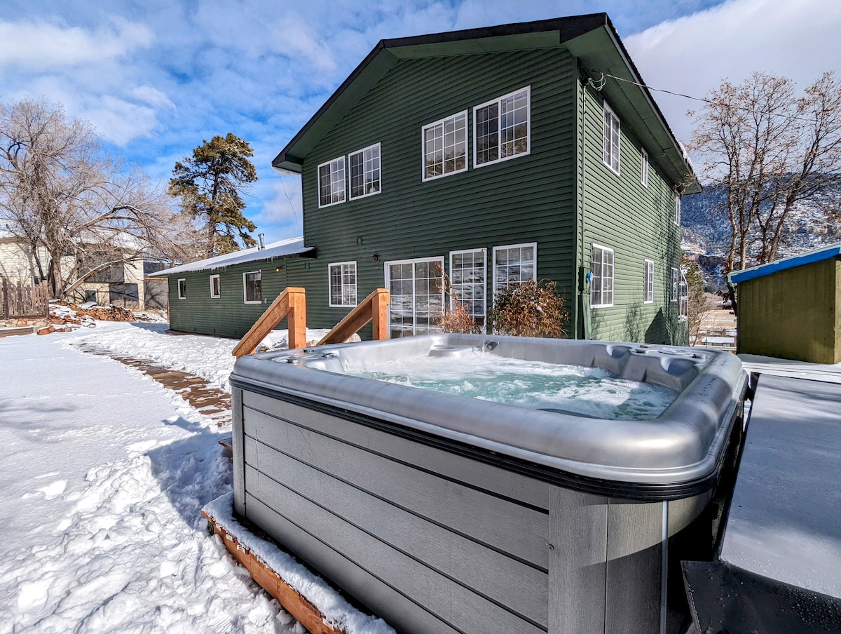 Animas Valley Lodge #2: Mountain View + Hot Tub!