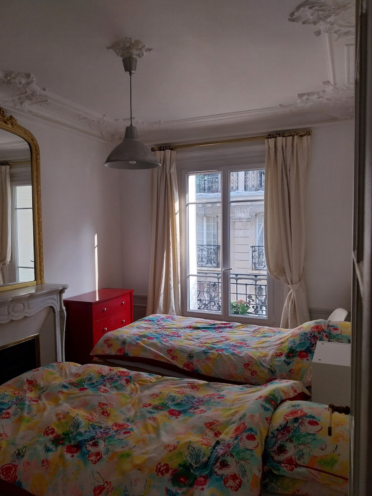 Chambre et salon Haussmannien grand lit ou 2 lits