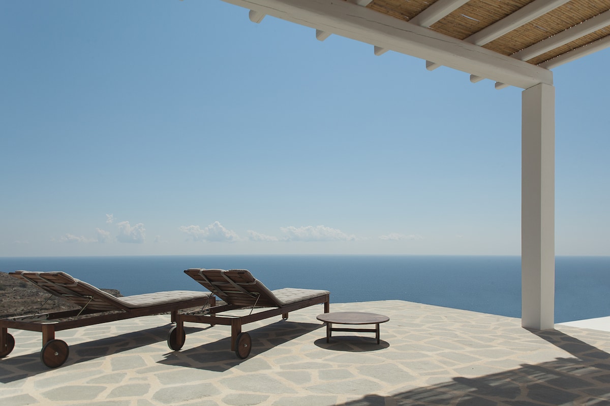 House Folegandros amazing sea view