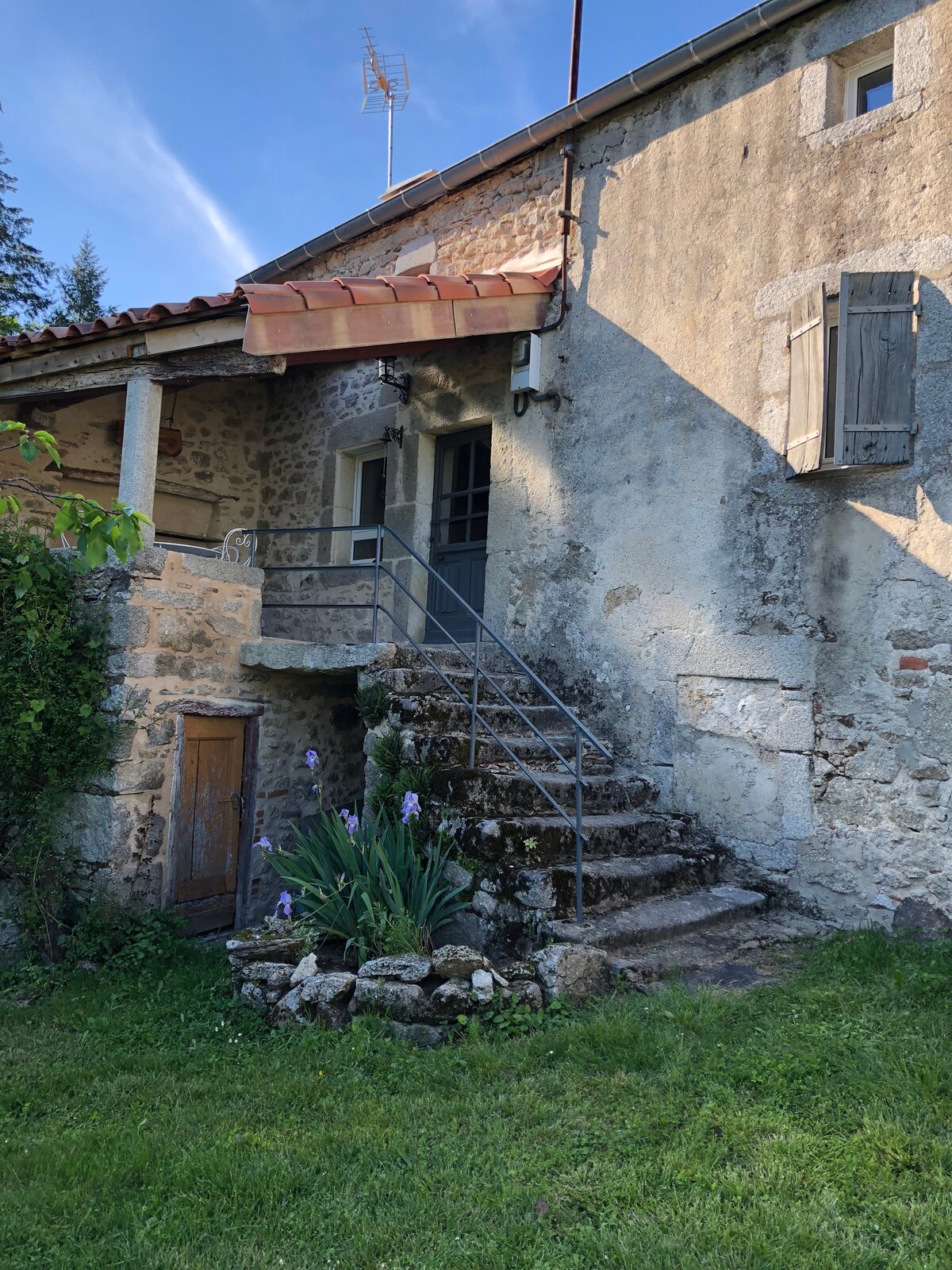 Maison au milieu des bois