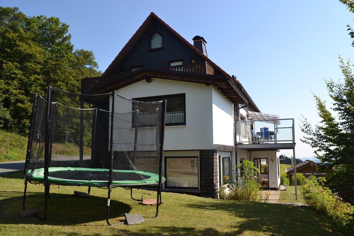 可观赏全景的Neuludwigsdorf度假屋。