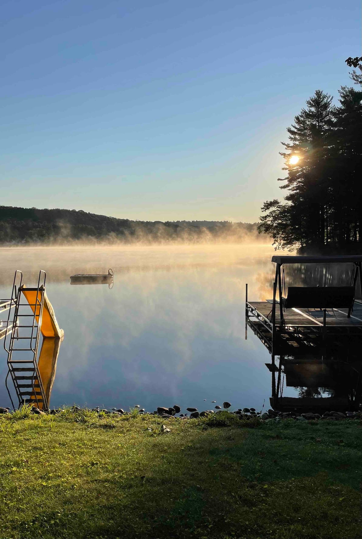 Cozy Lakeside Getaway