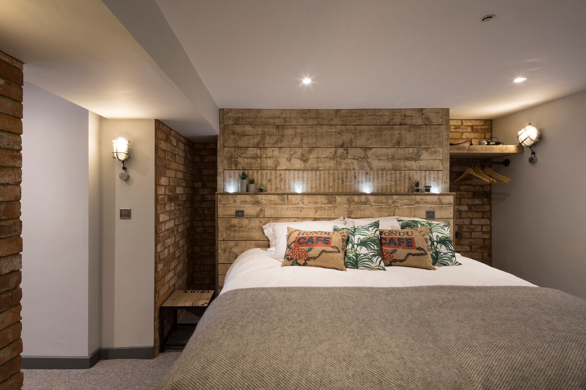 The Courtyard Suite - One Broad Street