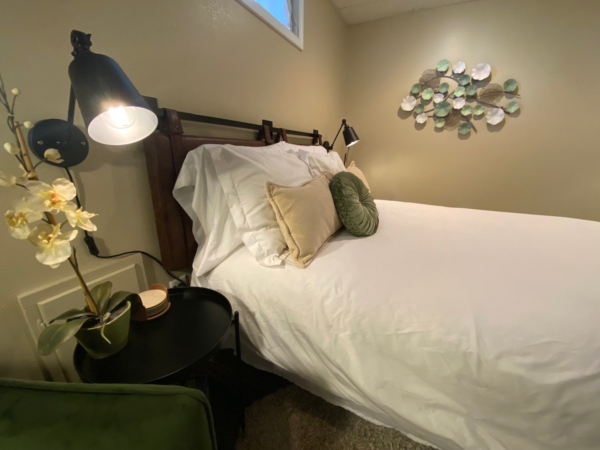 Cozy & Clean Lower Level Suite