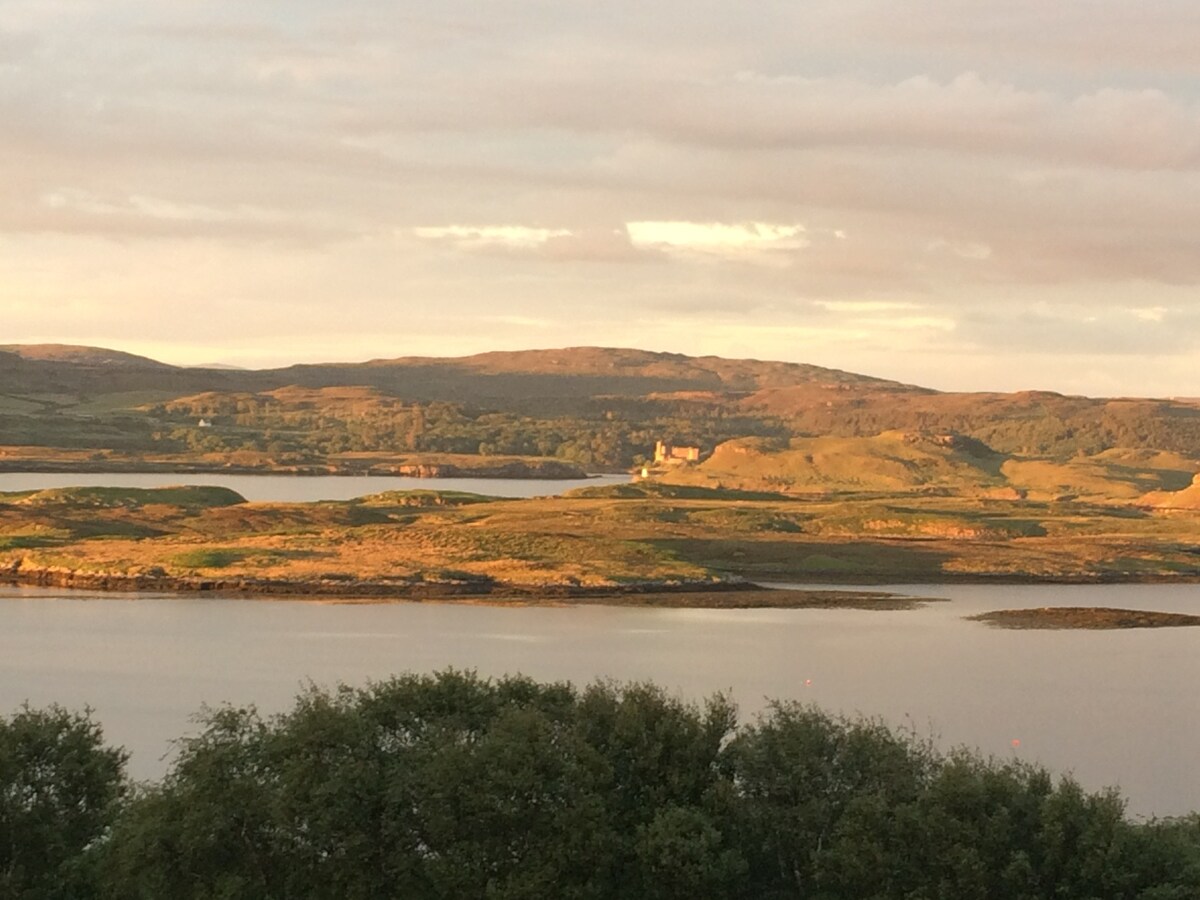 俯瞰邓维根湖（ Loch Dunvegan ）的住宿加早餐