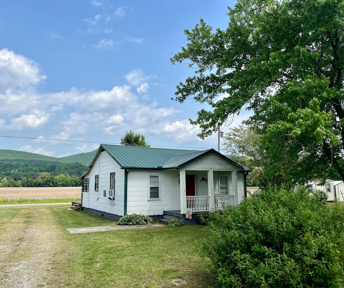 Christina 's Cozy Cottage山区乡村风光