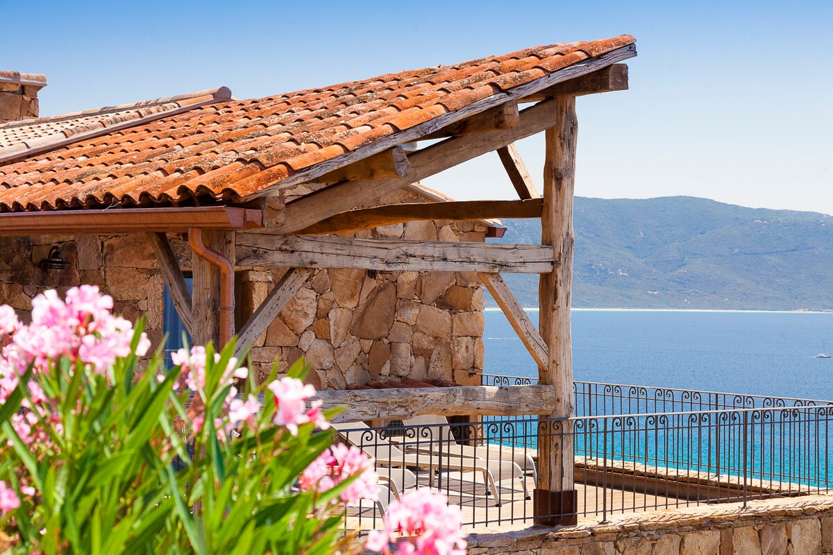 Duplex Typique Corse vue mer avec accès piscine