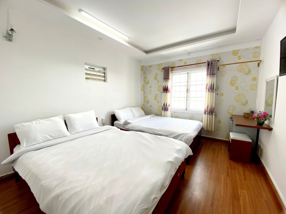 Glory Hotel - Twin Room- 4 person