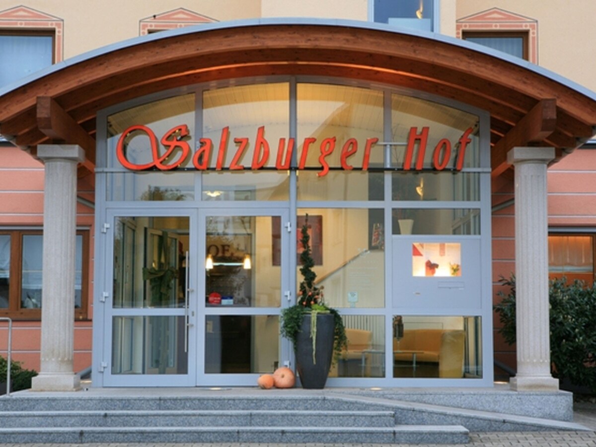 周边萨尔茨堡豪夫酒店（ Giengen ） ，可容纳5人的家庭客房